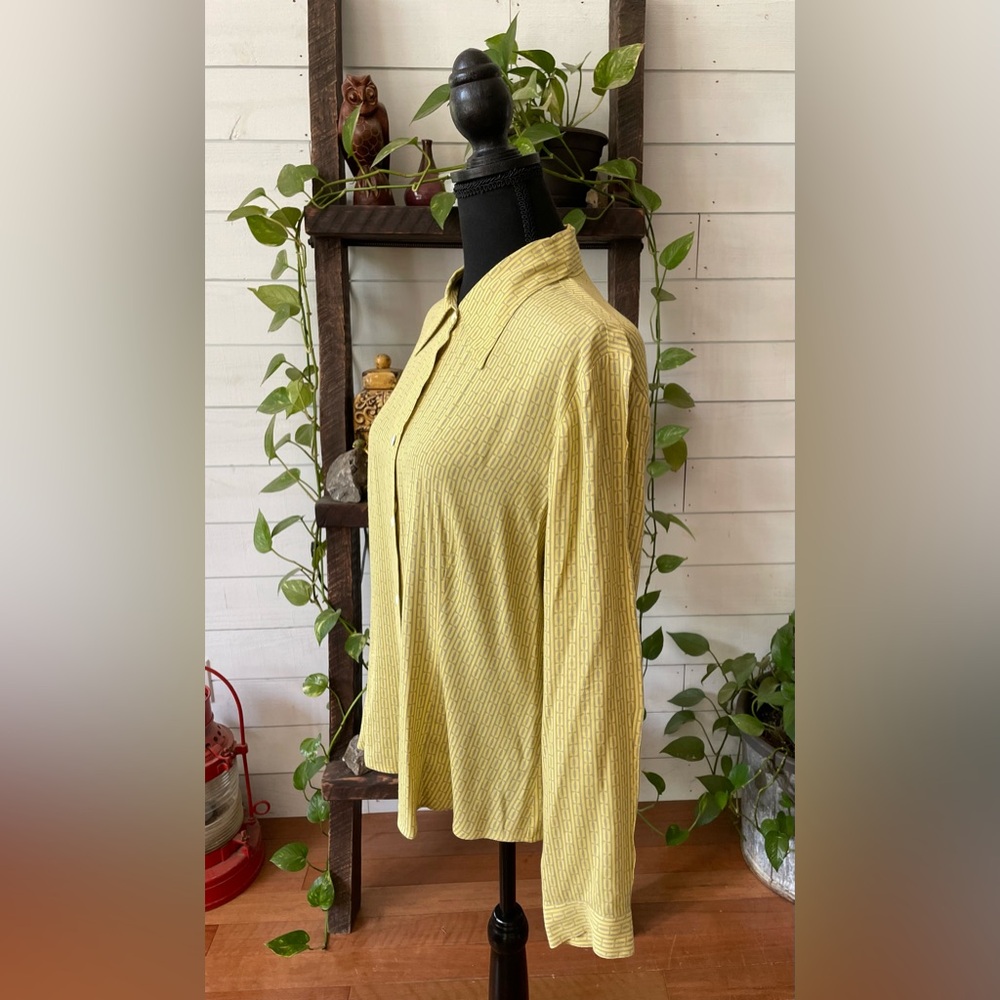 L. L. Bean: Yellow and Gray 100% Rayon Pattern Button Down Shirt - Picture 6 of 17
